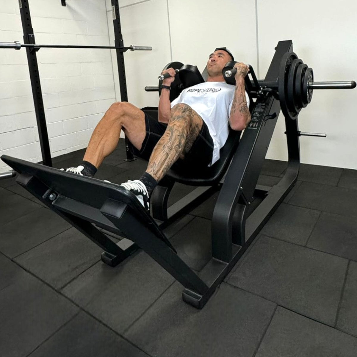 Hack de Agachamento Musculação Linha Hard Arzur Fitness
