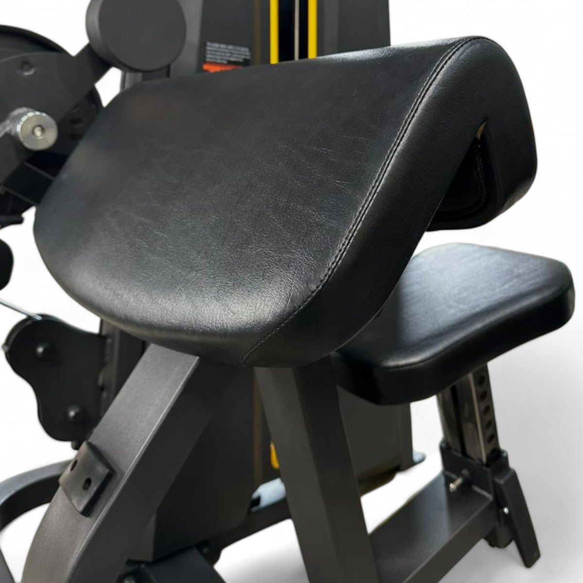 Máquina Biceps Triceps Carga 130 kg Linha Hard