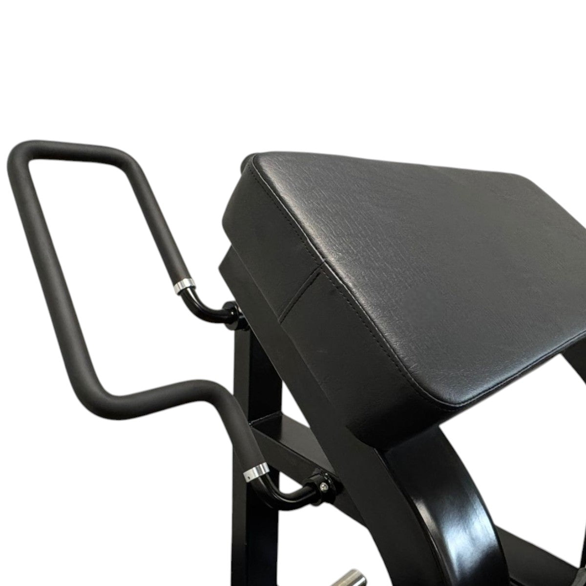Máquina Flexora em Pé Articulada Linha Hamer Arzur Fitness